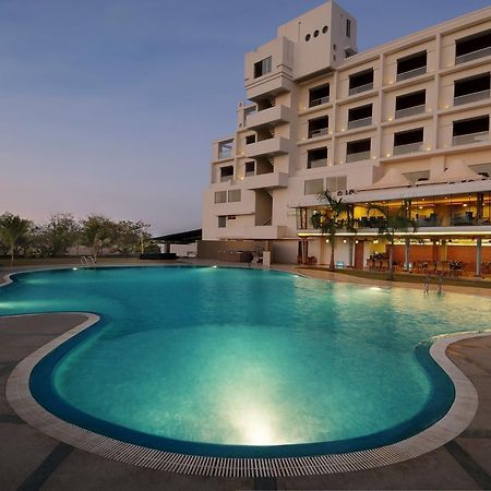 Seasons Rajkot Hotel Buitenkant foto