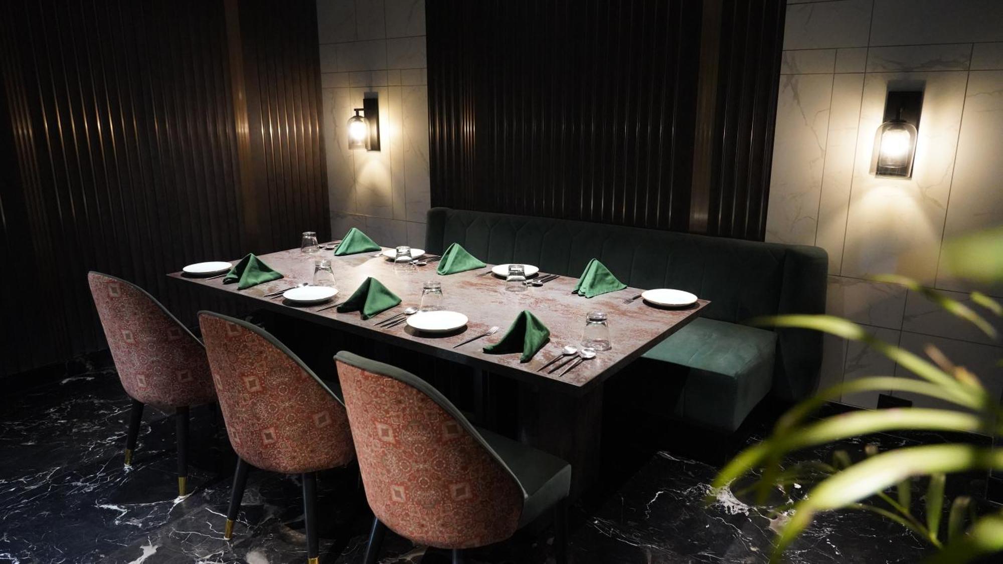 Seasons Rajkot Hotel Buitenkant foto