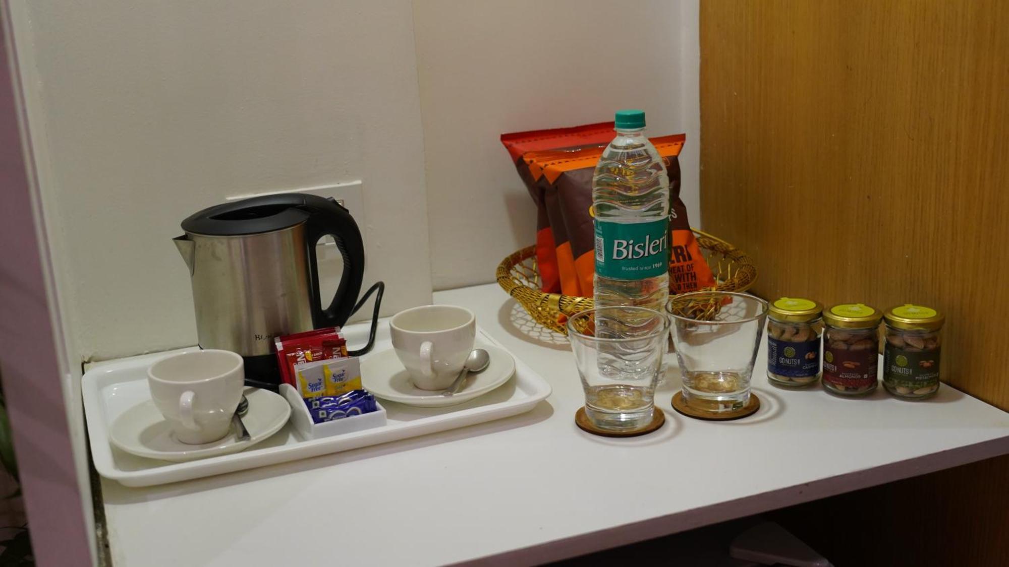 Seasons Rajkot Hotel Buitenkant foto