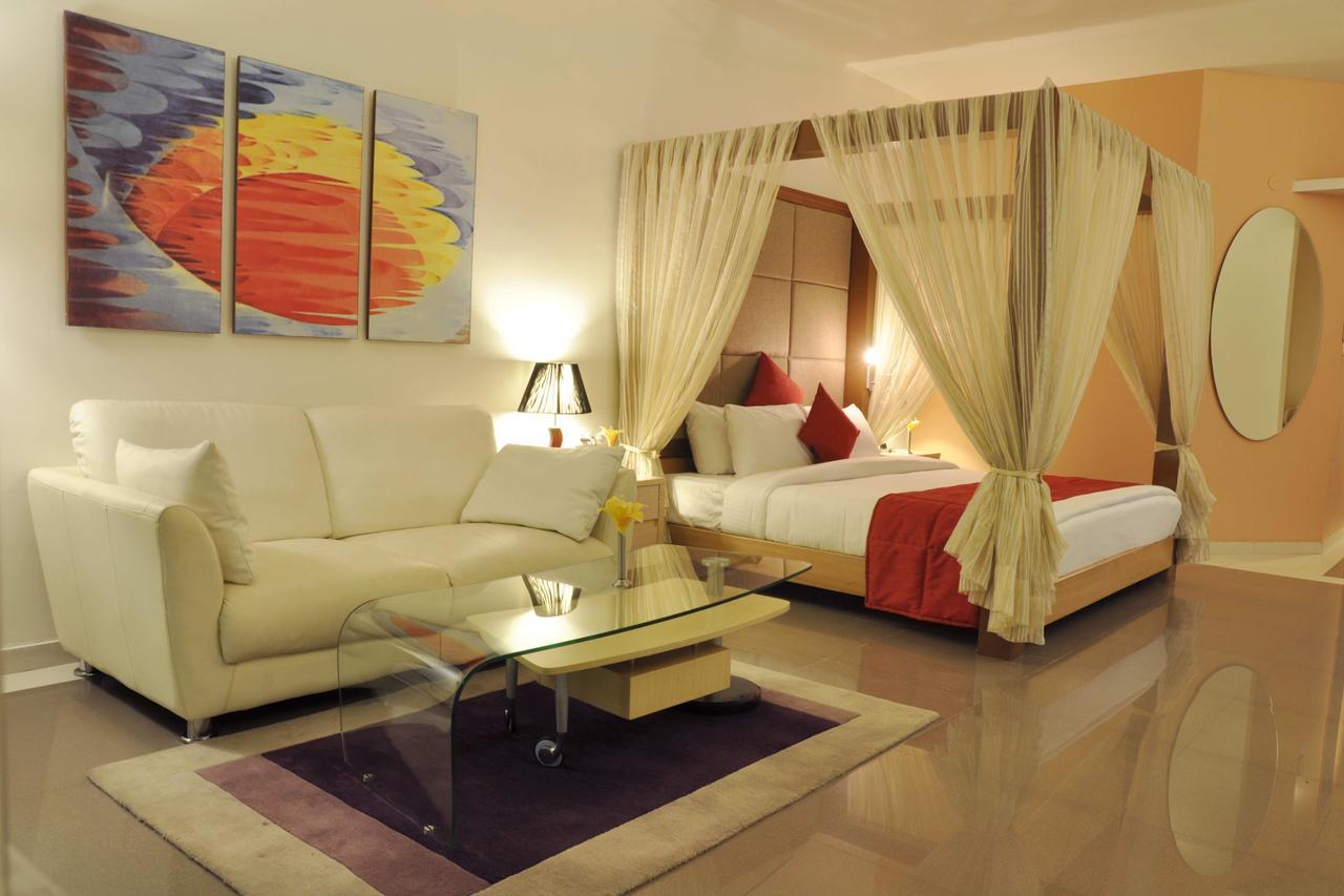 Seasons Rajkot Hotel Buitenkant foto