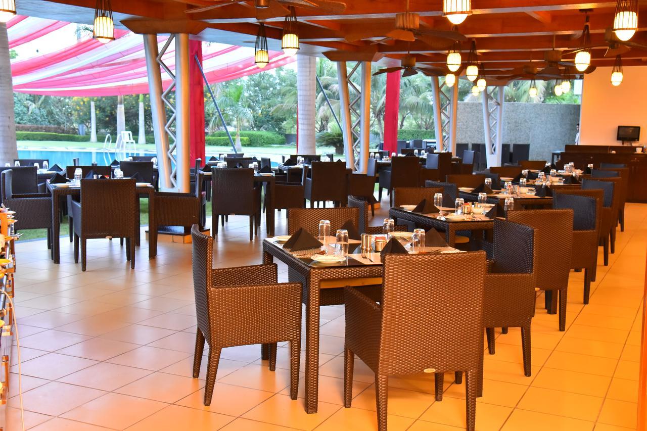 Seasons Rajkot Hotel Buitenkant foto