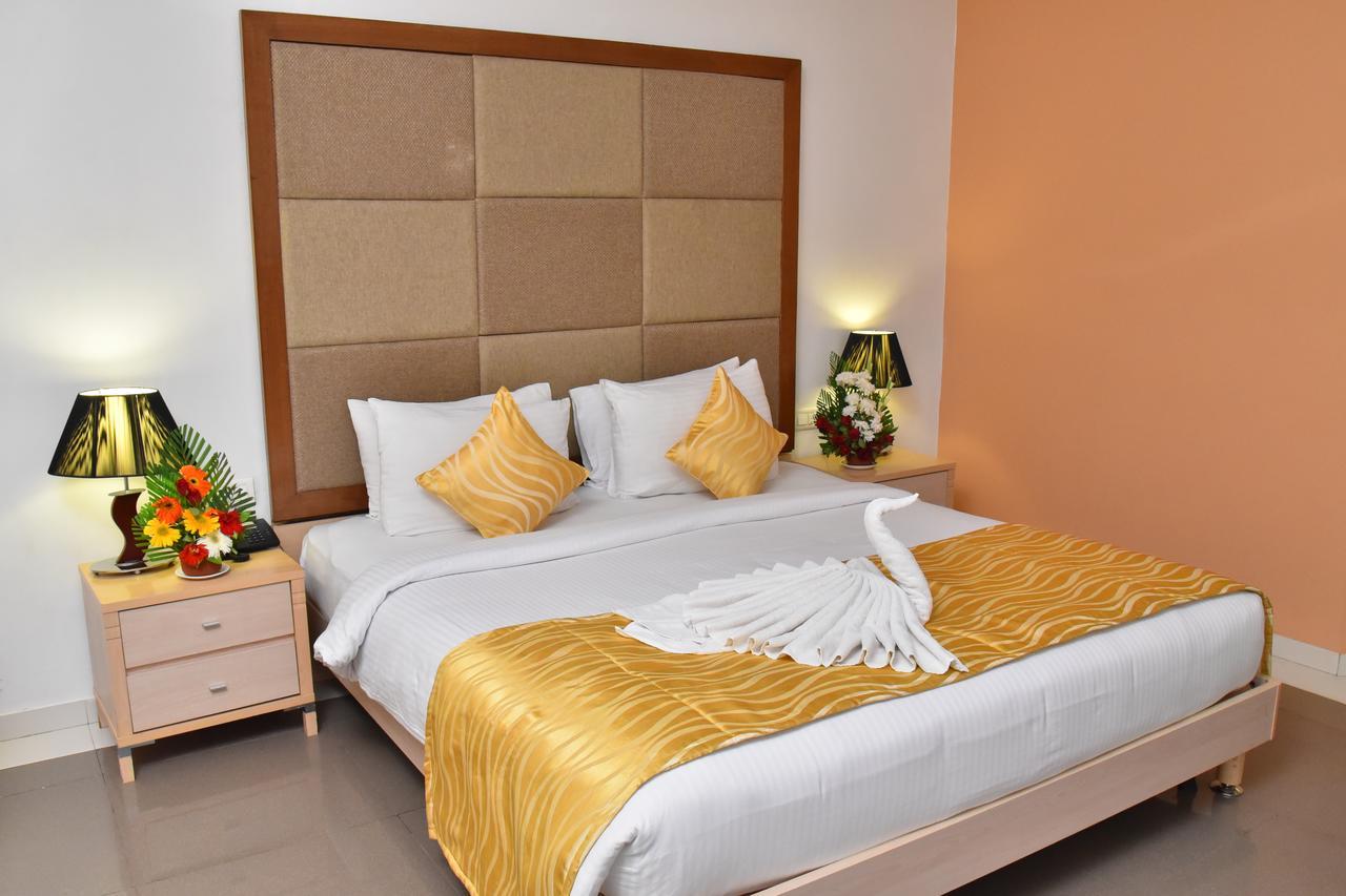 Seasons Rajkot Hotel Buitenkant foto