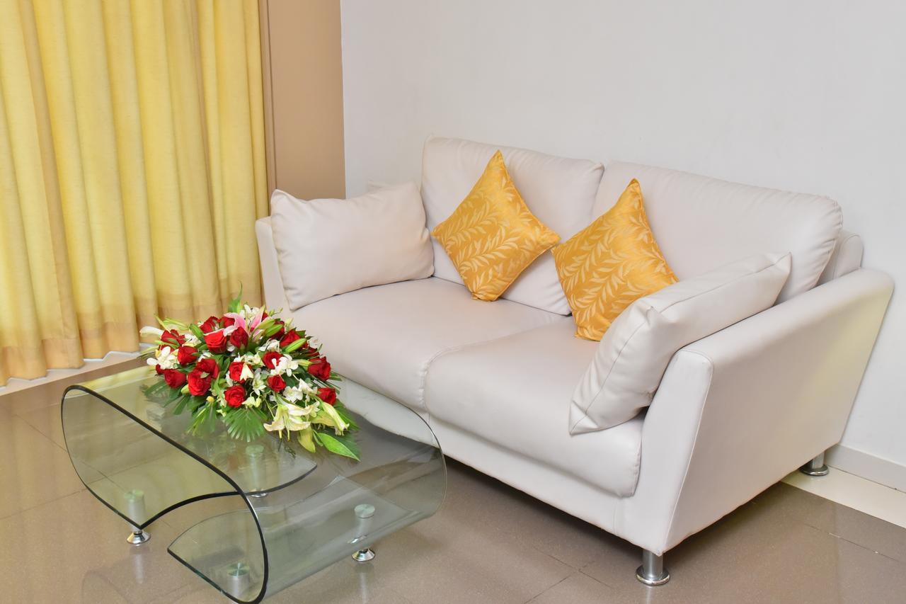 Seasons Rajkot Hotel Buitenkant foto
