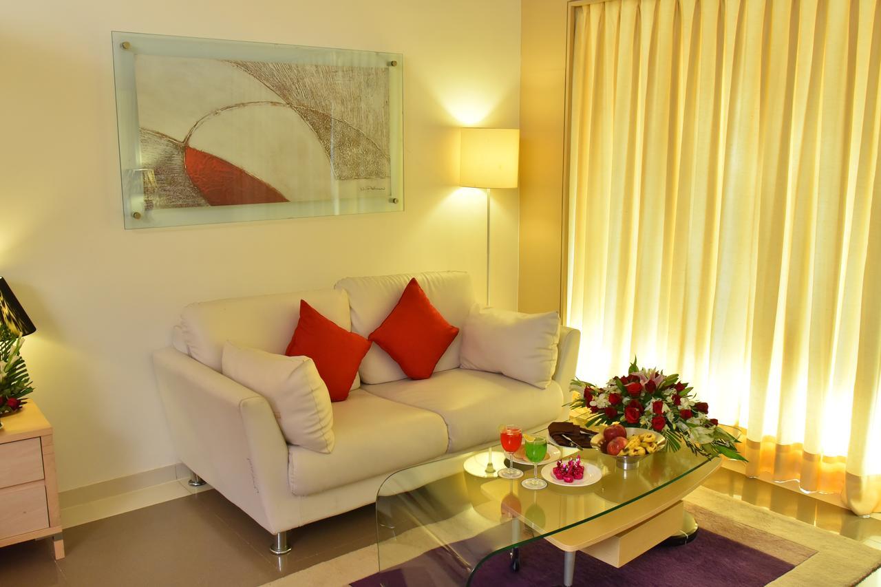 Seasons Rajkot Hotel Buitenkant foto