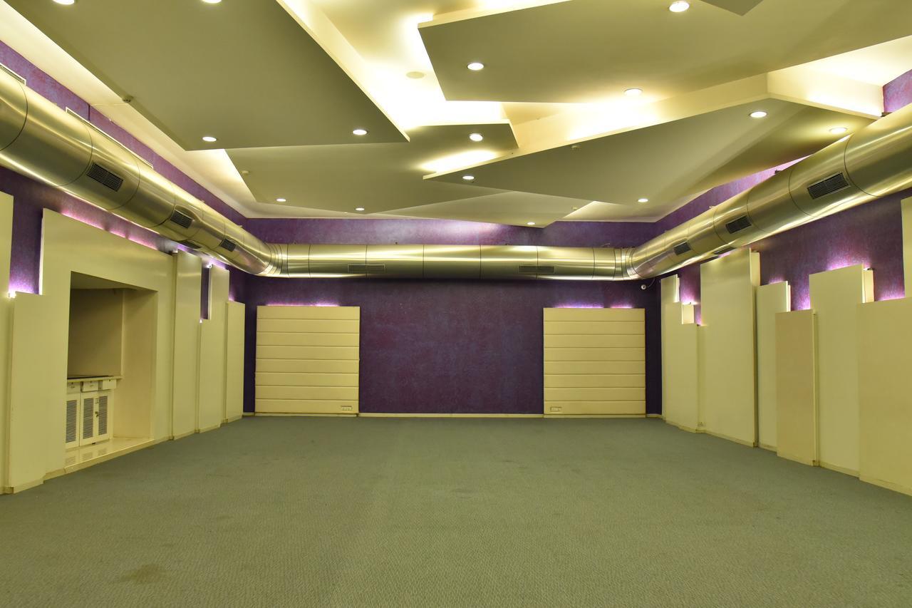Seasons Rajkot Hotel Buitenkant foto