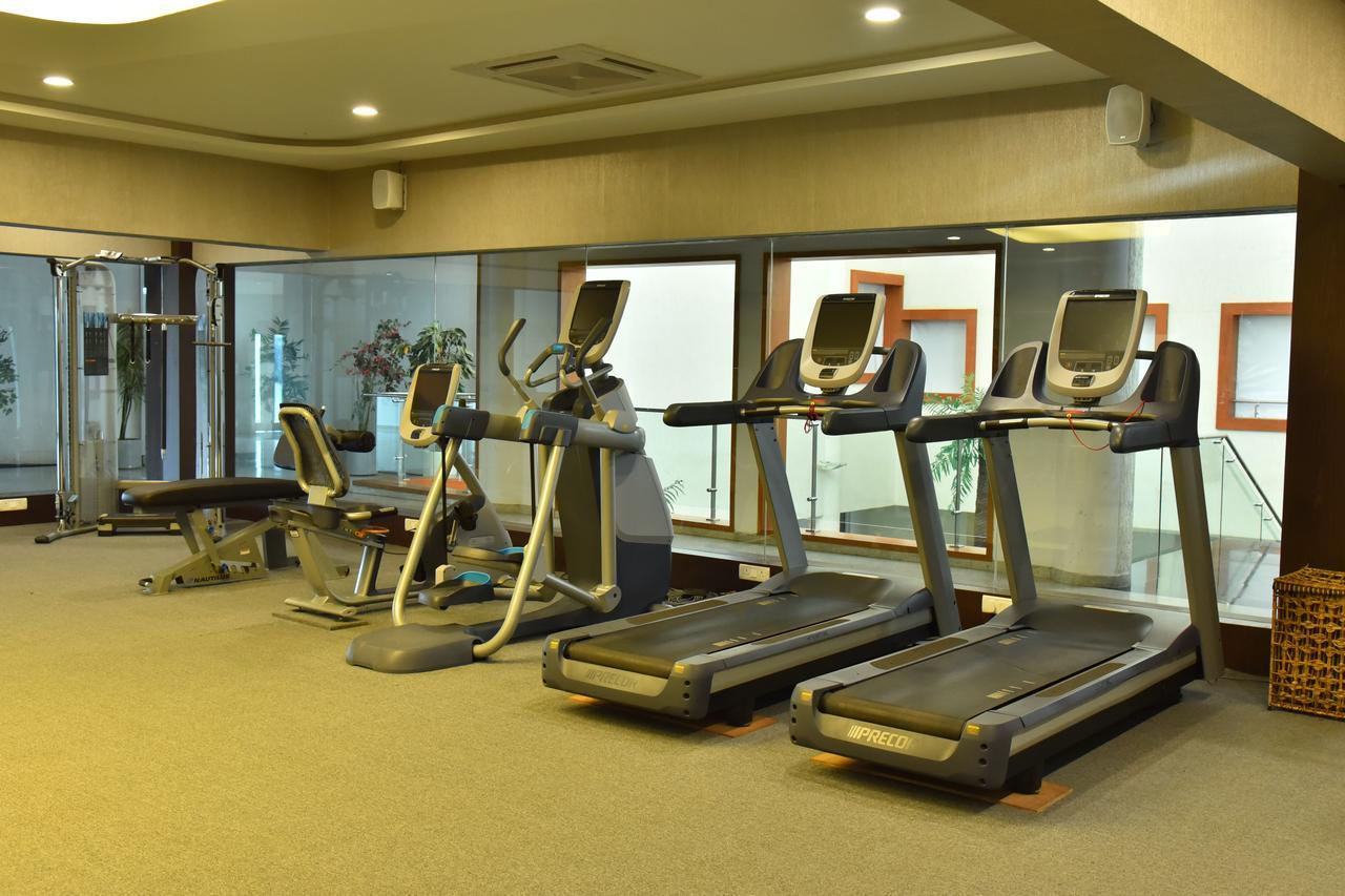 Seasons Rajkot Hotel Buitenkant foto