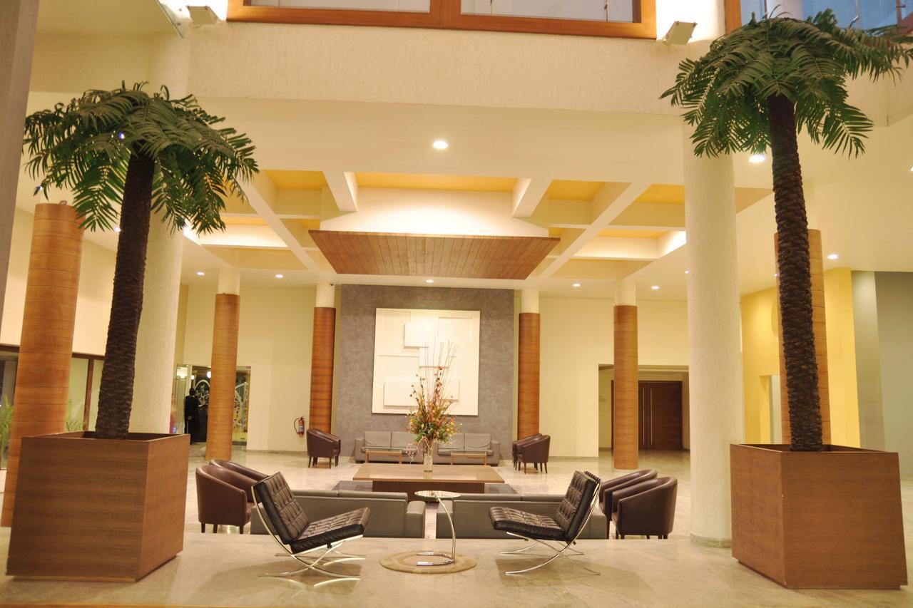Seasons Rajkot Hotel Buitenkant foto