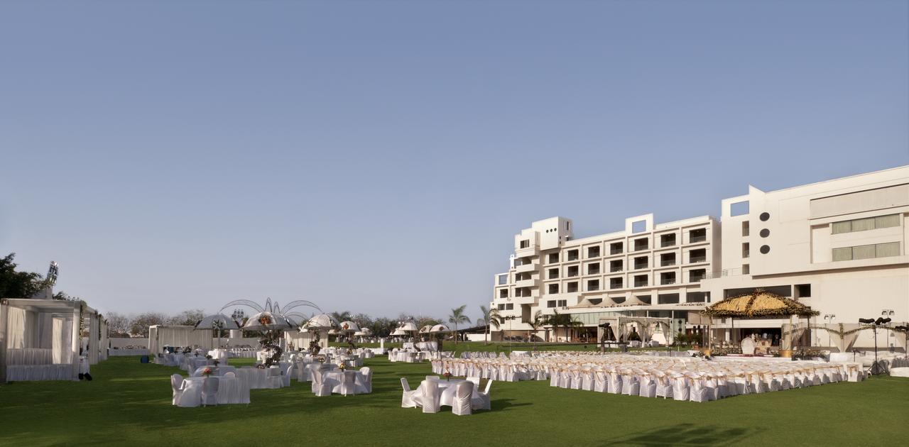 Seasons Rajkot Hotel Buitenkant foto